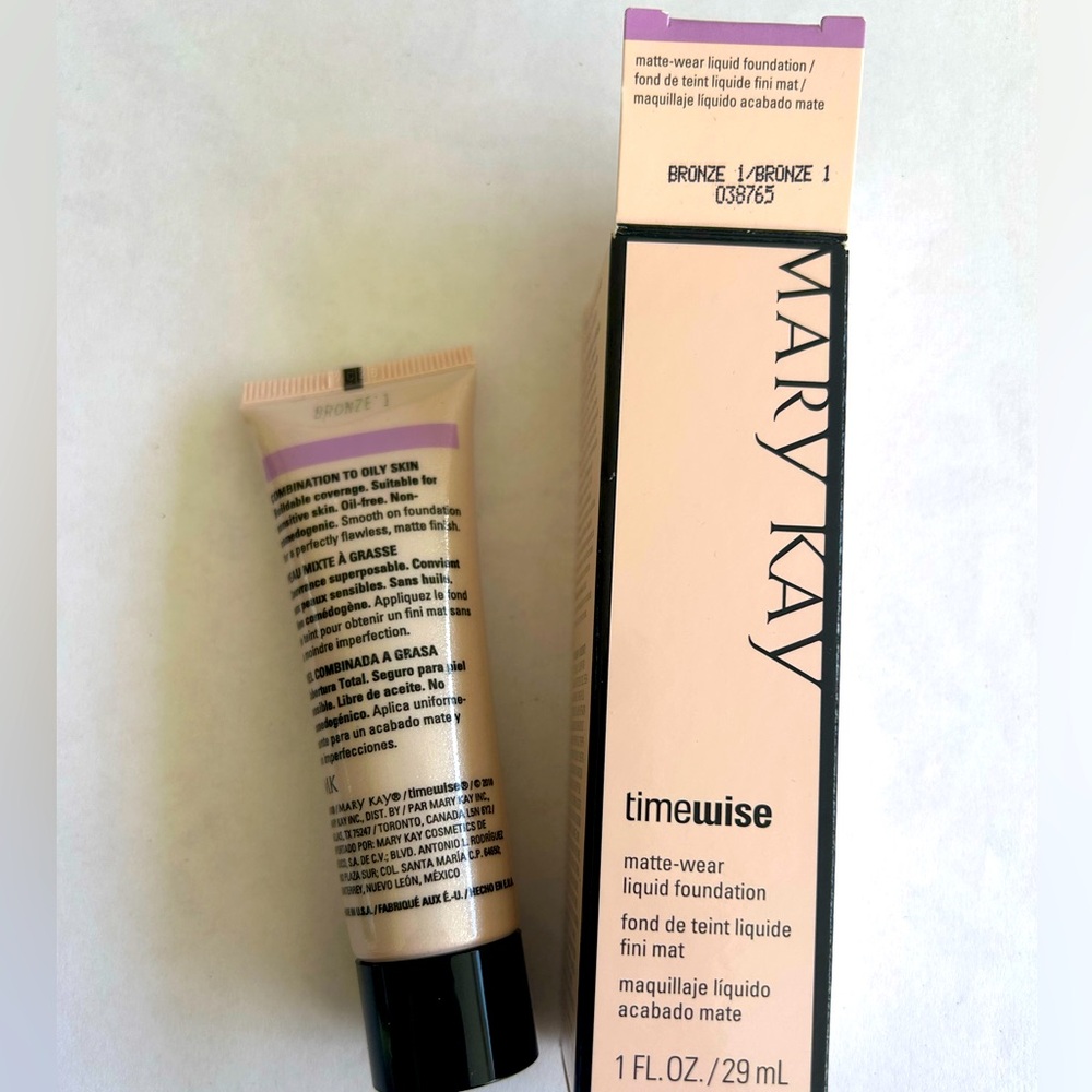 Mary Kay Timewise Matte-Wear Liquid Foundation in Bronze 1 Color
